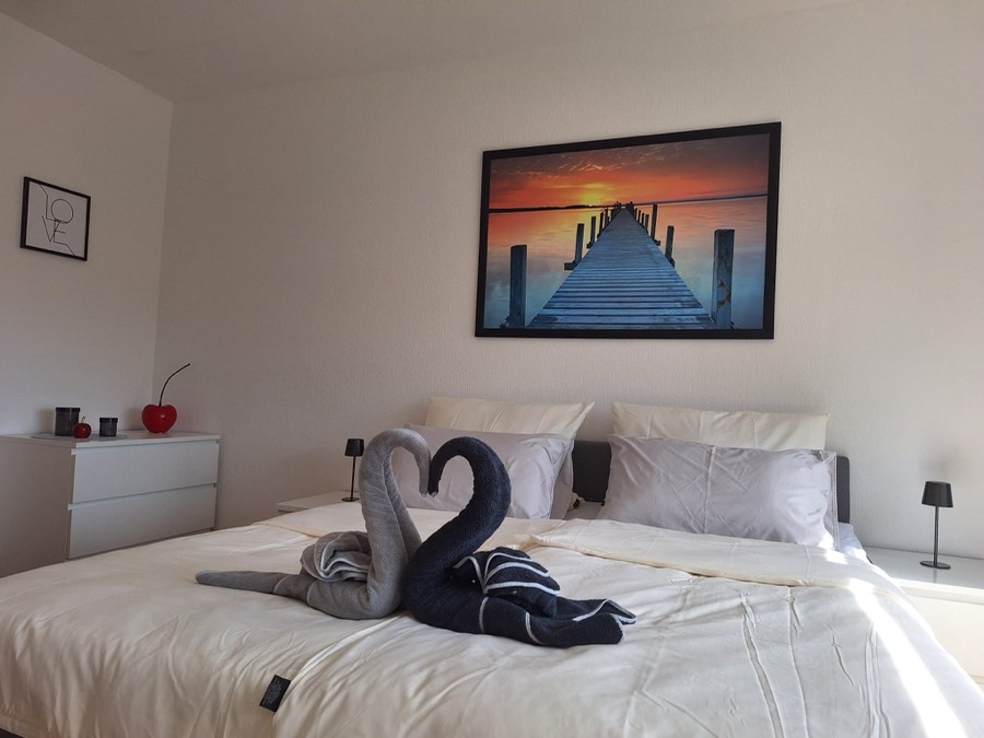 Doppelbett im Schlafzimmer